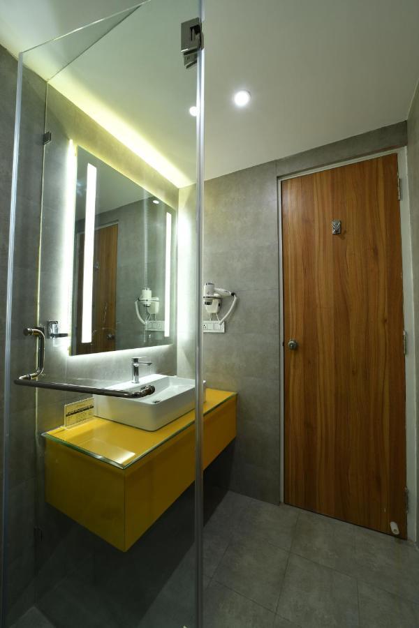 The President Hotel, Kumarapark Bangalore Exterior photo